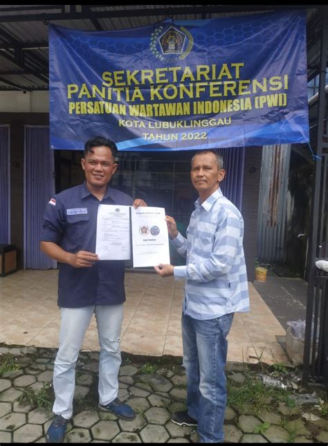 Kembalikan Formulir Pendaftaran Calon Ketua PWI Iman Santoso Siap