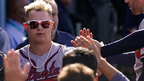 Braves Player Pearls Why Does Joc Pederson Wear Pearl Necklace