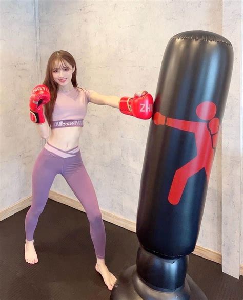 小越しほみさんのインスタグラム写真 小越しほみinstagram 「ぱんち🥊🥊🥊 ・ ・ ・ 豊影師匠のジムで定期トレーニング🏋️‍♀️