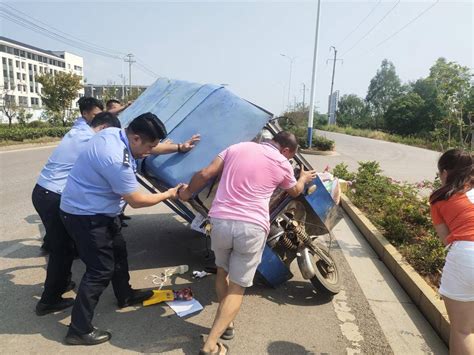 宁远：路遇三轮车侧翻 民警及时救助 驾驶员 文庙 家属