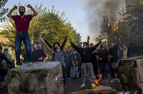 Proteste Im Iran Erster Demonstrant Am Morgen Hingerichtet Politik