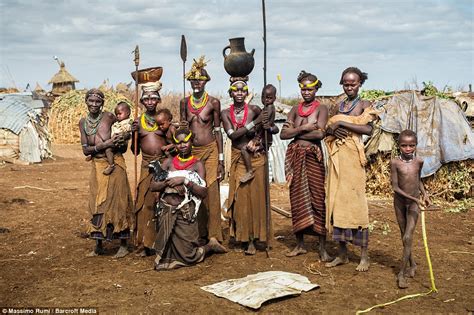 Massimo Rumis Photographs Show Ethiopias Omo Valley Tribesmen Daily Mail Online