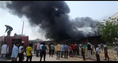 Massive Fire Broke Out In Shoe Factory In Shastripuram Two Artisans