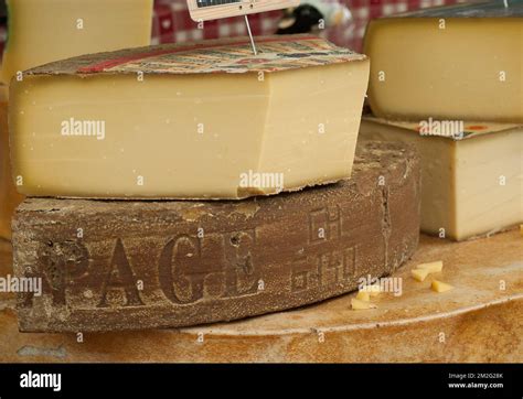 Assorted Cheese Assortiment De Fromage 03062017 Stock Photo Alamy