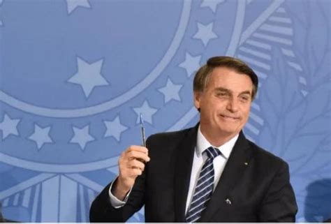 Política Jair Bolsonaro Assina Filiação Ao Pl Durante Cerimônia Em