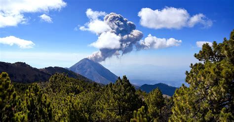 Autoridades Reportan Alerta Por Desgasificación En El Volcán De Fuego