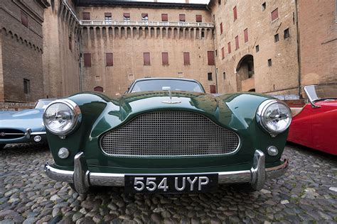 Riparazione Sedili In Pelle Aston Martin Vertemate Con Minoprio Da Ma