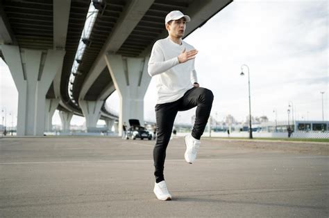 Atleta Masculino Corredor Treinando Em Esportes De Estilo De Vida Ativo