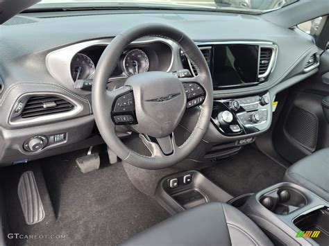 2021 Chrysler Pacifica Touring L Dashboard Photos | GTCarLot.com