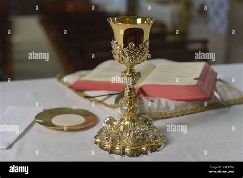 Communion Chalice Hi Res Stock Photography And Images Alamy