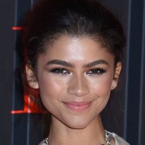 Zendaya Shows Her Small Tits At The Bvlgari Party Photos Leaked Nudes Celebrity Leaked