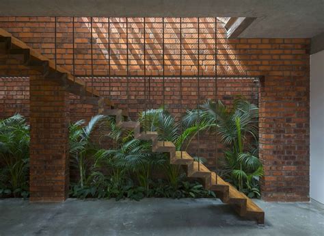 Brick House / Architecture Paradigm | ArchDaily