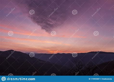 Sorgere Del Sole Visto Dal Santuario Del Beata Vergine Di Castelmonte