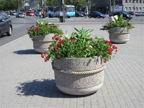 Уличные вазоны для цветов из дерева - 85 фото