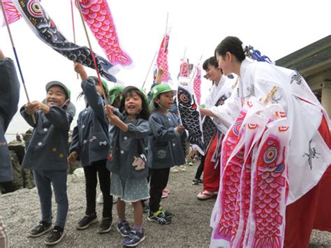 園児ら健やかな成長願い参拝 伊勢・二見興玉神社、こいのぼり贈呈も 三重 伊勢新聞