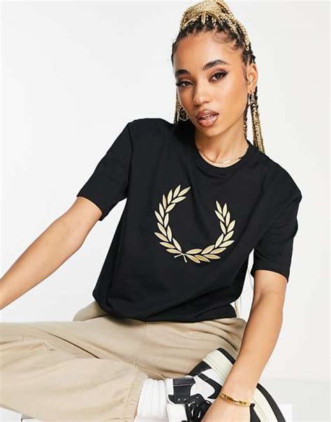 Fred Perry Laurel Wreath T Shirt In Zwart Asos