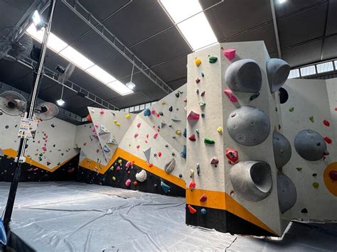 Leo núi trong nhà Hà Nội Review địa điểm HOT