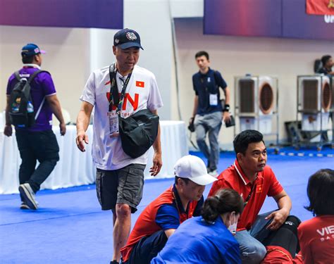 Hot Girl B Ng R Tr Ng Th O Vy Ng D P U Xu Ng S N V N Xin Ti P T C Thi U Cho B Ng R N