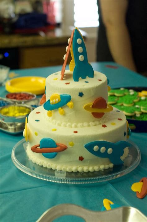 More cake from outer space | Cake, Creative cakes, Cake decorating