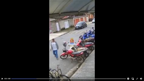 Ladrão furtou uma bicicleta que estava na frente de uma academia na Rua