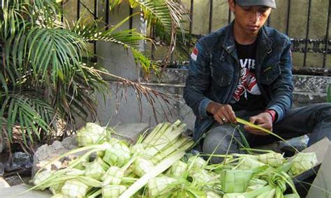 Perajin Ketupat Di Ambon Panen Maluku Post