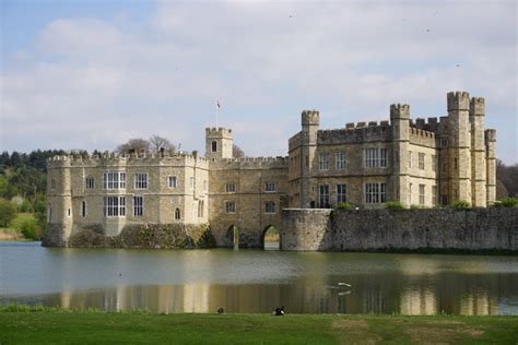 Leeds Castle: castle and beautiful gardens near London - Travelers