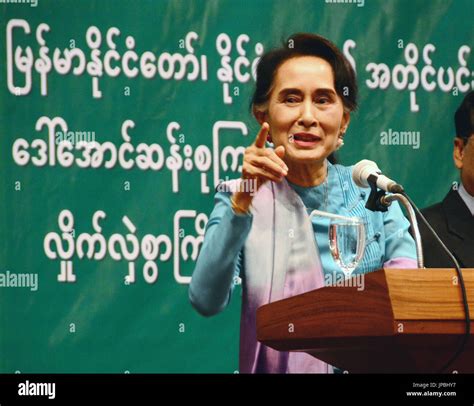 Myanmar S De Facto Leader Aung San Suu Kyi Speaks To Hundreds Of