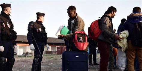 Paris Migrants Vacu S Porte De La Chapelle