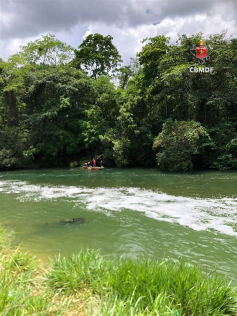 Corpo de pescador que estava desaparecido é encontrado dentro de rio