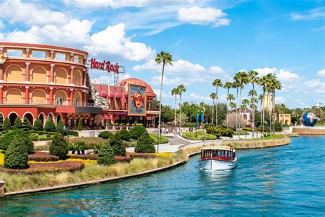 Which Universal Orlando Hotels Have Water Taxis? | Park Nerds