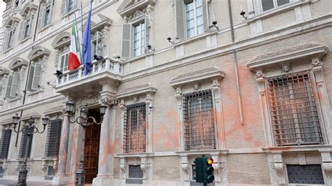 Blitz Ambientalisti Al Senato Tornano Liberi I Tre Attivisti Arrestati