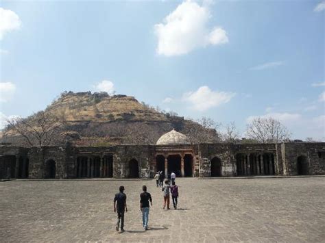 Daulatabad Fort Historical Facts and Pictures | The History Hub