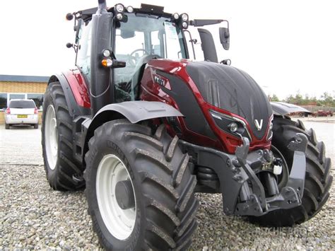 Valtra T 234 VERSU FARVE RØD METAL Tractors Year of manufacture