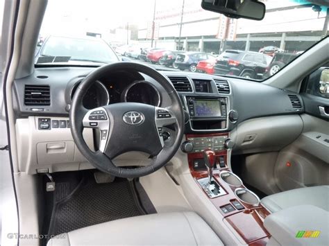 2013 Toyota Highlander Limited 4WD Interior Photos | GTCarLot.com