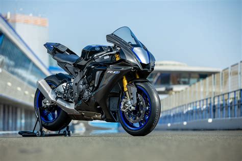 Yamaha Yzf R Und R M Test