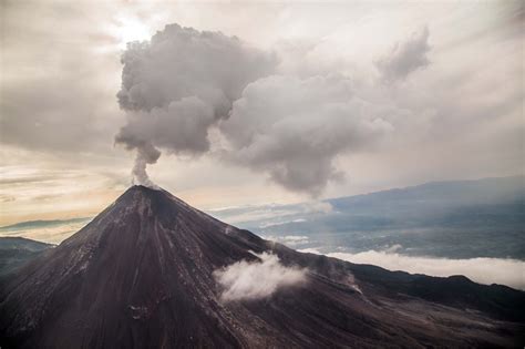 Volcán De Colima Registró Cuatro Exhalaciones Fuertes