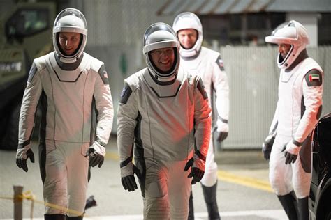 Experience Spacex S Crew Astronaut Launch With These Amazing Photos