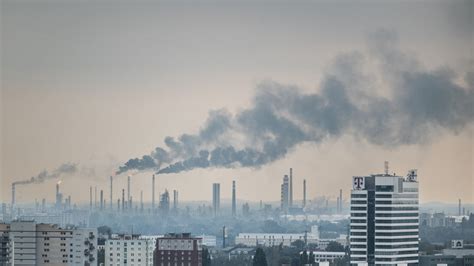 Slovnaft Zasiahol V Padok Pr Du Z Hor Kov Ahaj Vysok Plamene