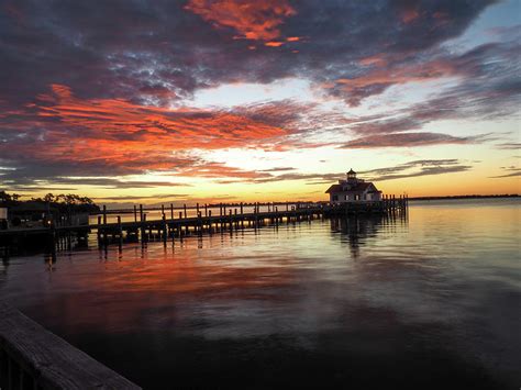 Manteo Lighthouse Outer Banks NC Photograph by Linda Russell - Fine Art ...