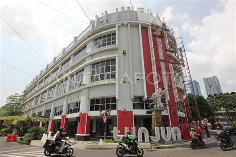 Pengecatan Bangunan Cagar Budaya Di Surabaya Antara Foto