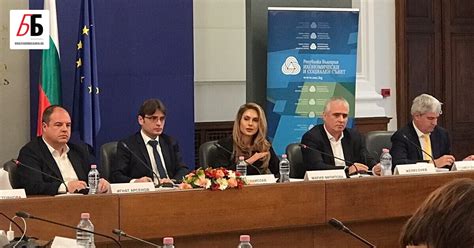 Освободената "по лични причини" от финансовия надзор Мария Филипова ...