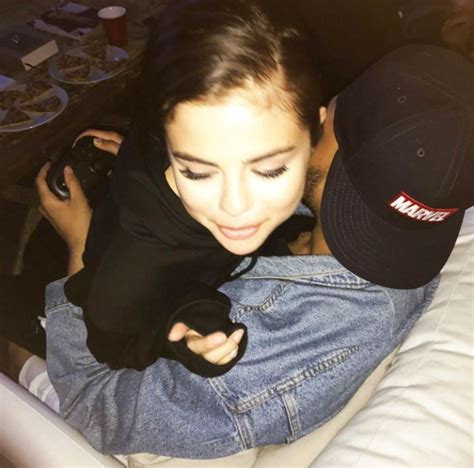 Activa The Weeknd E Selena Gomez Fazem Ronha Durante O Fim De Semana