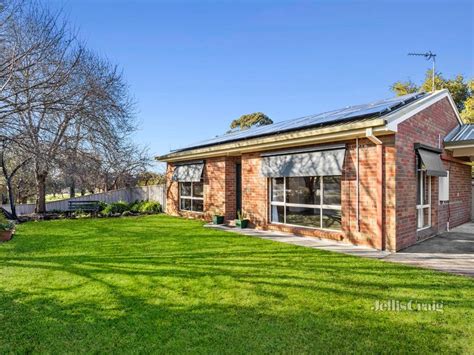 1 37 Maldon Road Castlemaine Vic 3450 Property Details