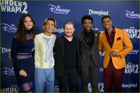 Goofy Joins the Cast of 'Under Wraps 2' at the Movie's Premiere at ...