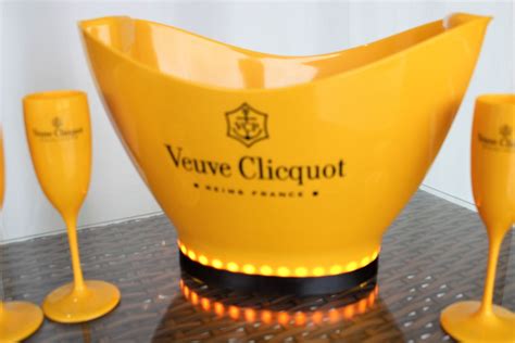 Champanheira Da Marca Veuve Cliquot Led Espumante Champagne