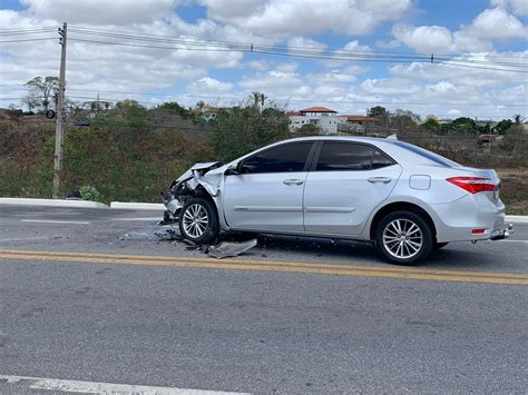 Motorista Cochila Ao Volante E Causa Acidente Carros Em Campina