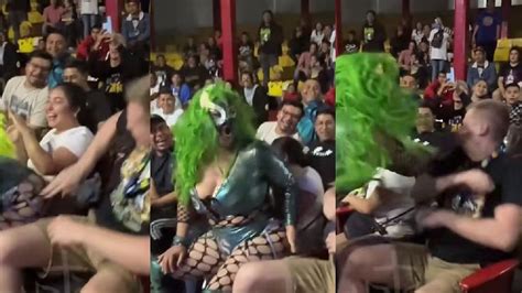 La Luchadora Sadika Golpea Al Aficionado Por Manosearla Durante Funci N