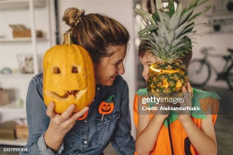 Pineapple Carving Photos and Premium High Res Pictures - Getty Images