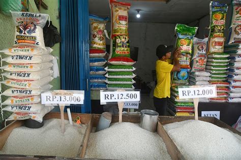 Ton Beras Digelontorkan Ke Pasar Bulog Sebut Harga Turun Rp