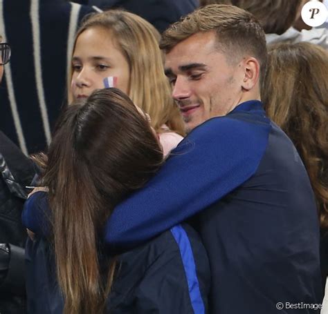 Antoine Griezmann Amoureux Discret Il S Affiche Avec Sa Belle Erika